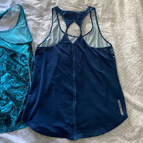 2 Workout tanks - Picture 5 of 6